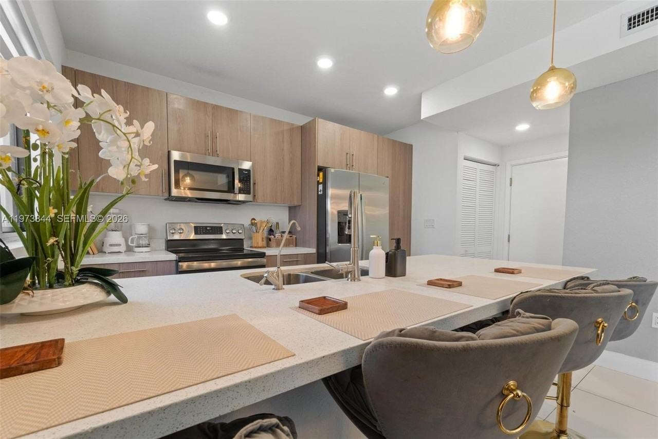 206 Nw 11th Ct #206 - Photo 5 of 28