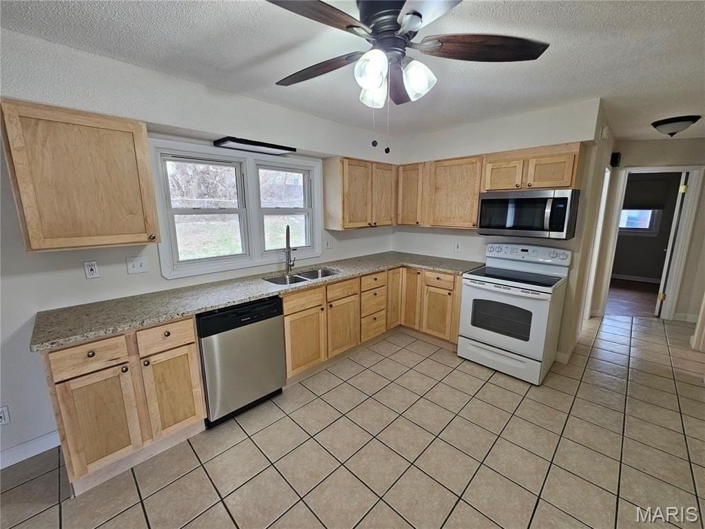 206 Lake Ave - Photo 6 of 22