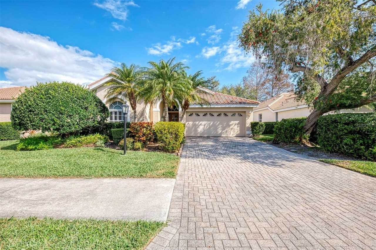 5271 Highbury Cir - Photo 2 of 50