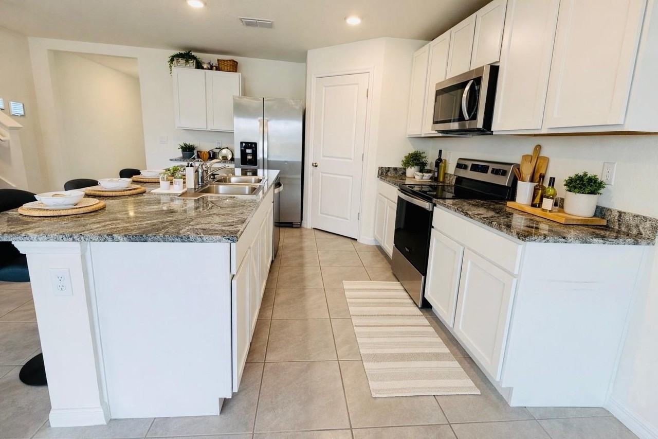 12509 Cedar Hedge Gln - Photo 4 of 26