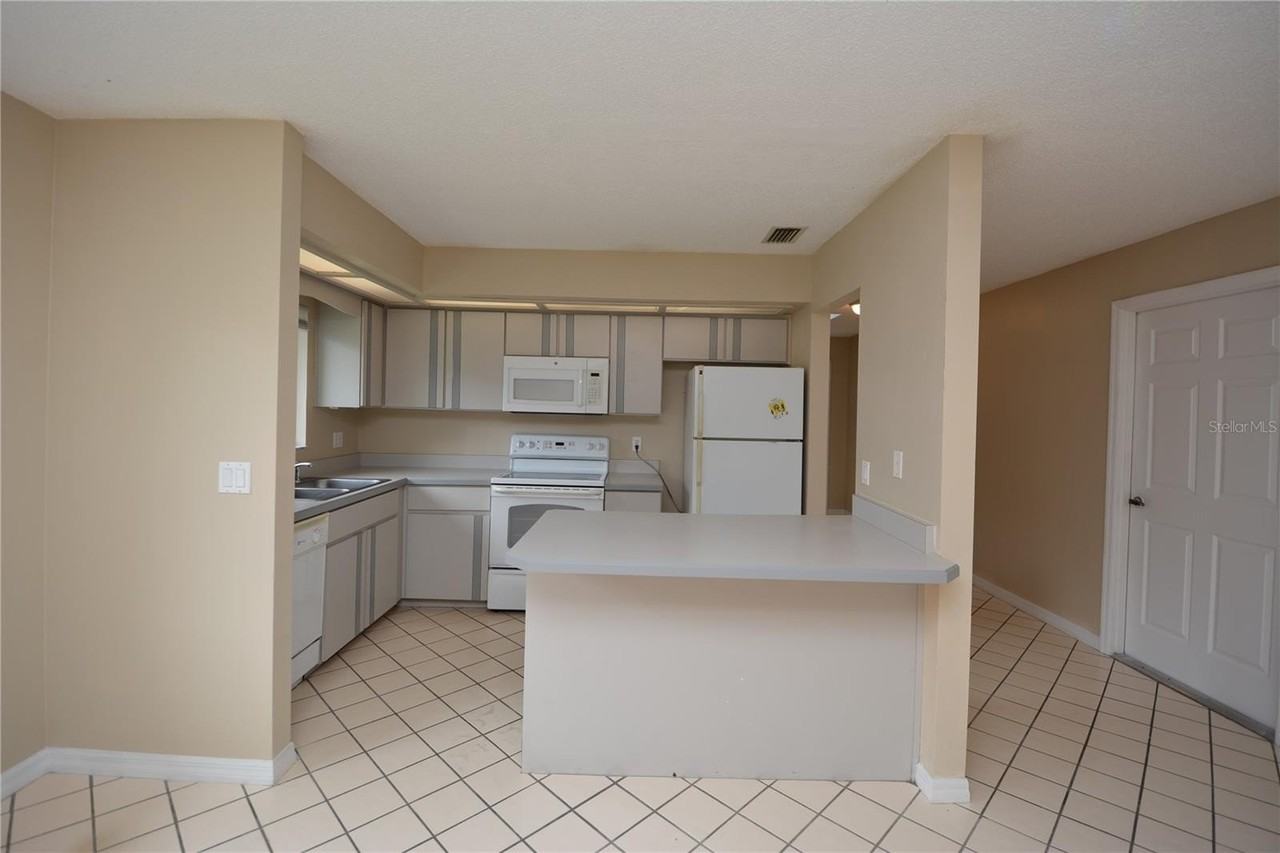 30 Farmsworth Dr #B - Photo 4 of 34