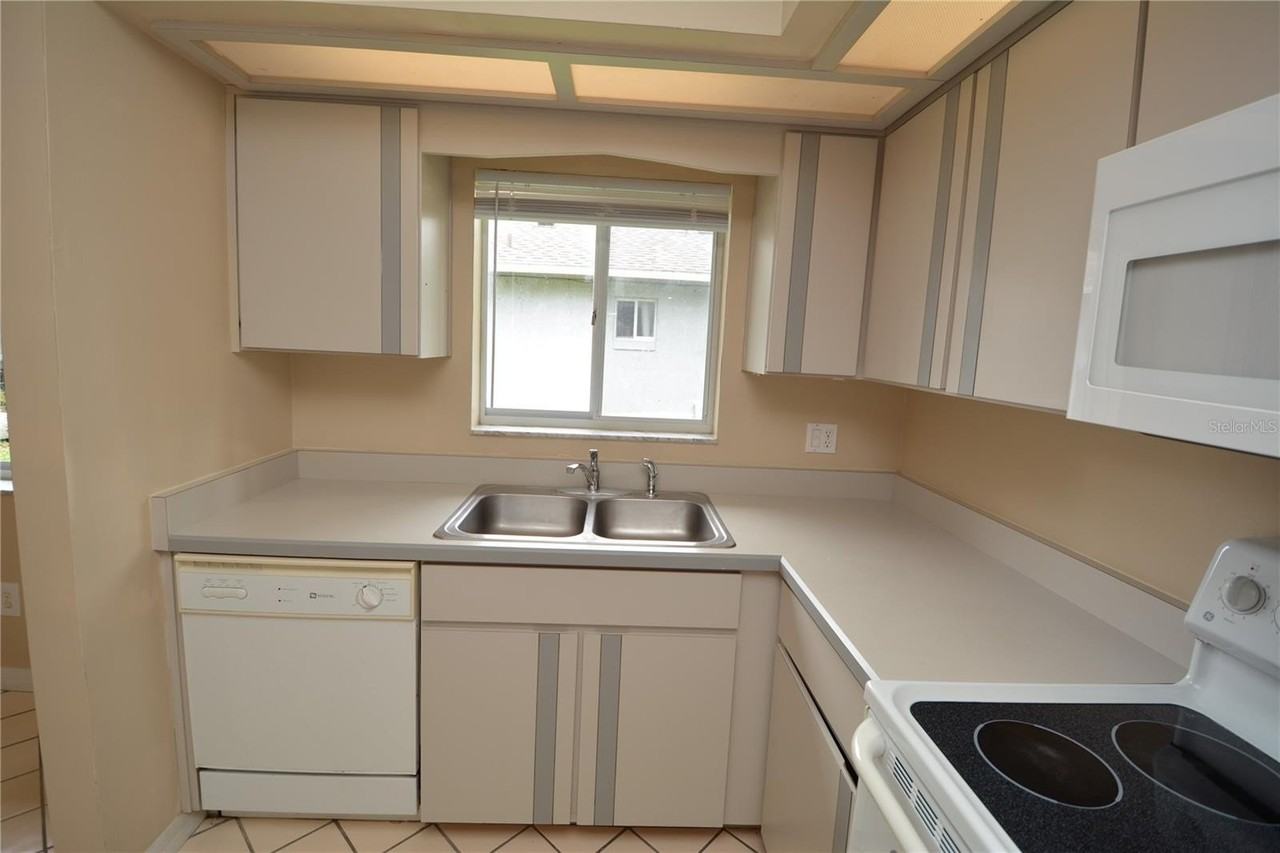 30 Farmsworth Dr #B - Photo 6 of 34