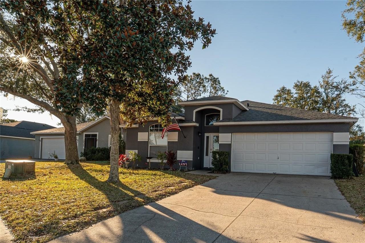 1038 Singleton Cir - Photo 3 of 37