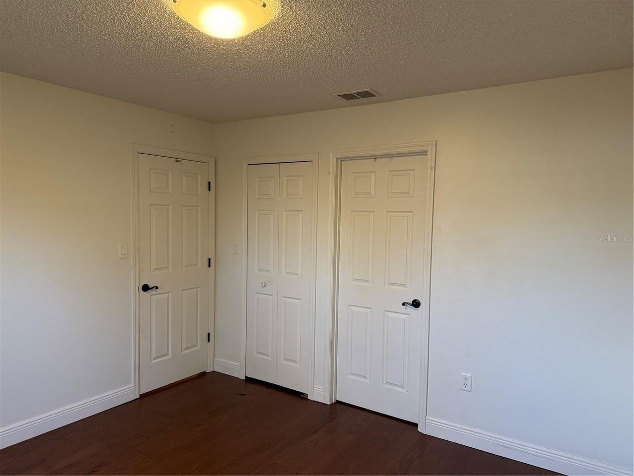 1410 Plymouth Ave - Photo 5 of 24