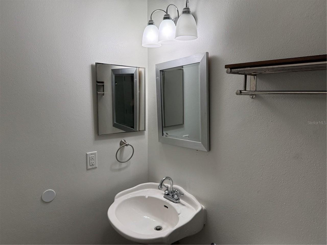 1410 Plymouth Ave - Photo 7 of 24