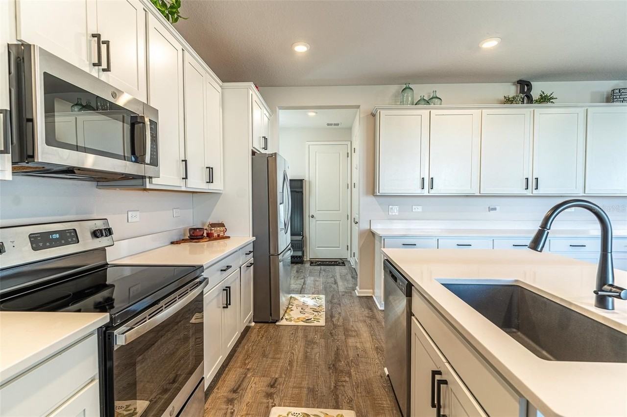 1123 Sugarwood St - Photo 2 of 39