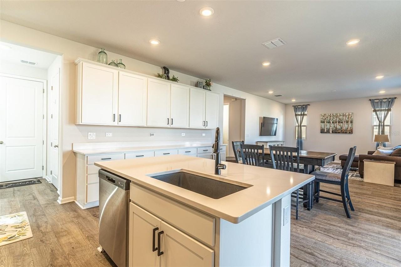 1123 Sugarwood St - Photo 3 of 39