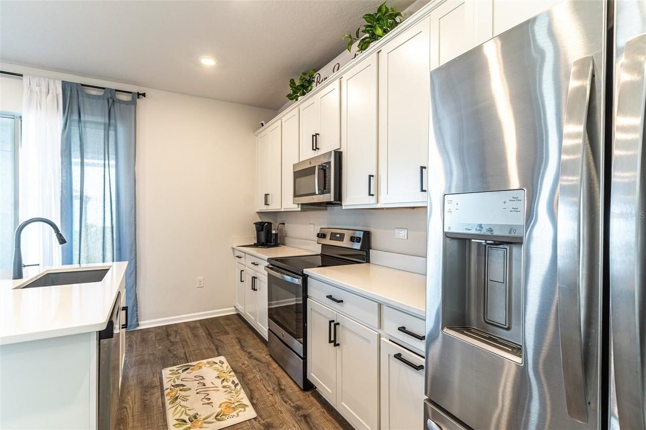 1123 Sugarwood St - Photo 4 of 39