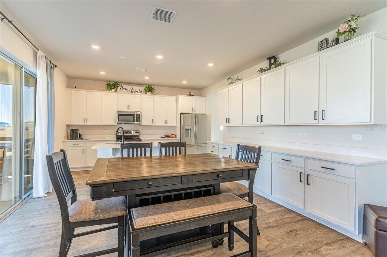 1123 Sugarwood St - Photo 5 of 39