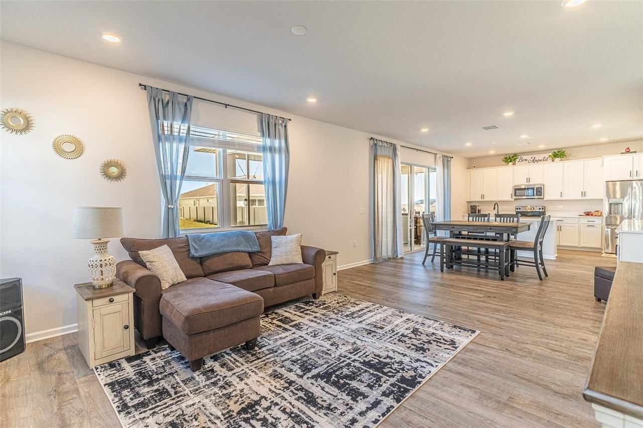 1123 Sugarwood St - Photo 6 of 39