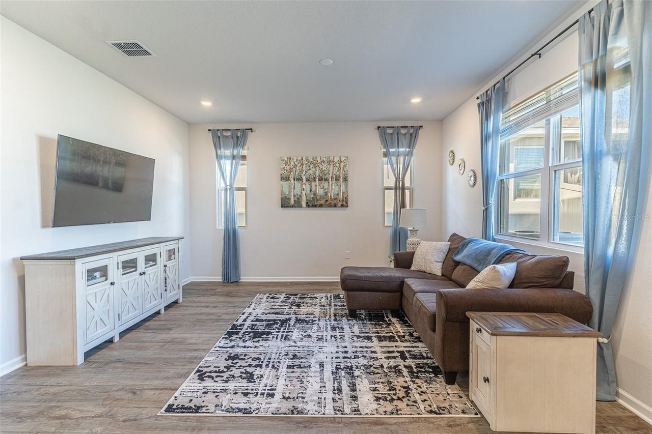 1123 Sugarwood St - Photo 7 of 39