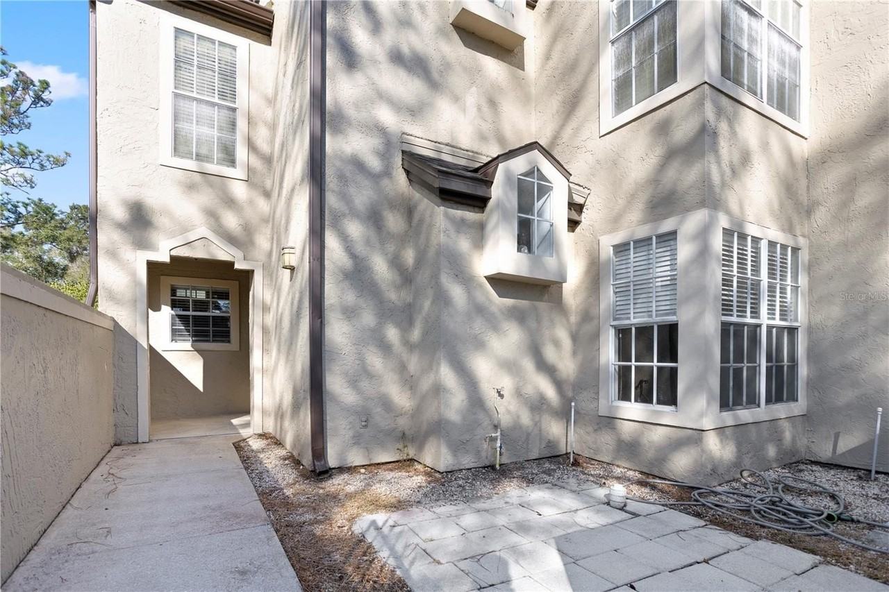 1454 FARRINGDON CIRCLE - Photo 2 of 27