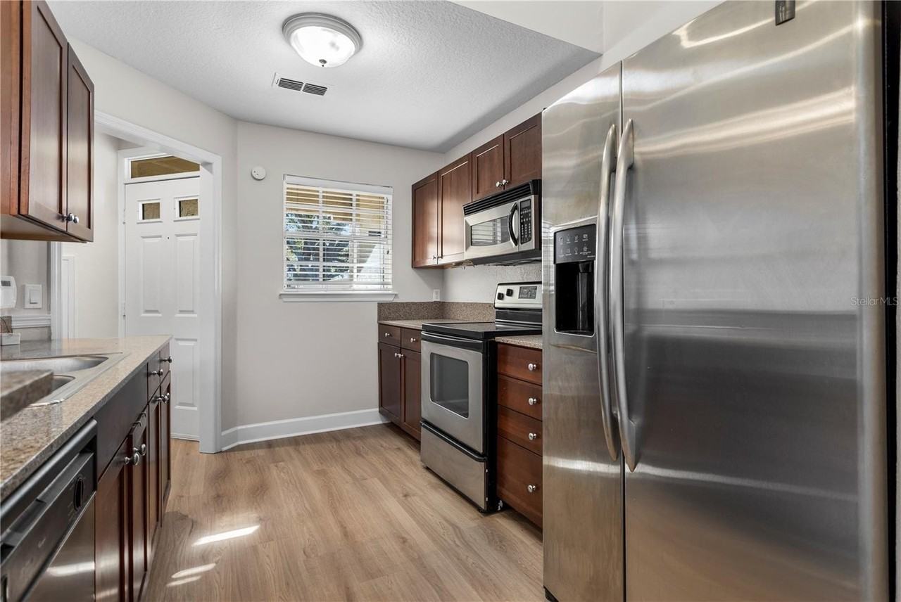 1454 FARRINGDON CIRCLE - Photo 3 of 27