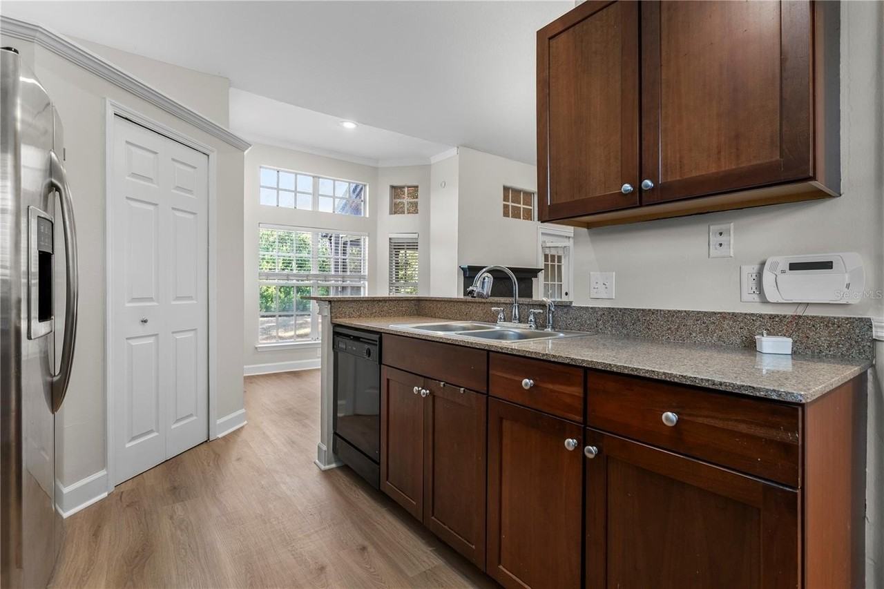 1454 FARRINGDON CIRCLE - Photo 5 of 27