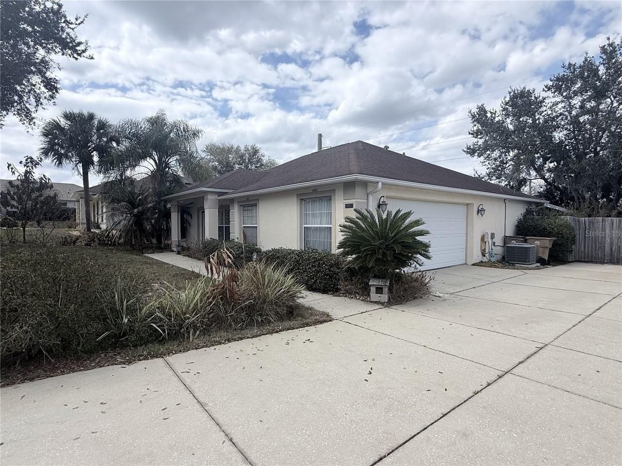 10037 Crenshaw Cir - Photo 2 of 12