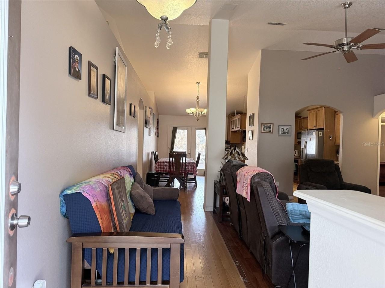 10037 Crenshaw Cir - Photo 3 of 12