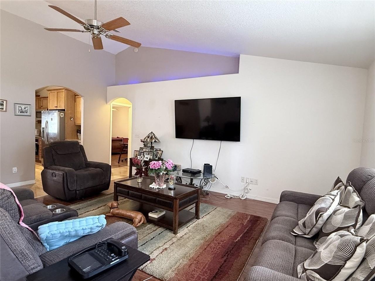 10037 Crenshaw Cir - Photo 4 of 12