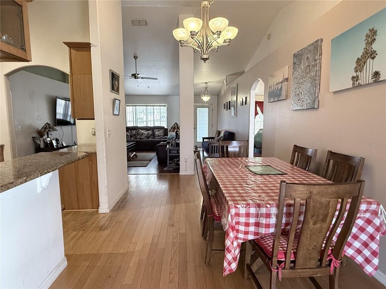 10037 Crenshaw Cir - Photo 6 of 12