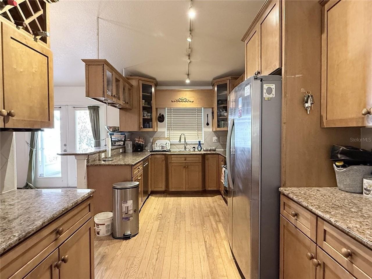 10037 Crenshaw Cir - Photo 7 of 12