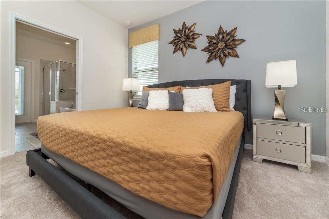 8923 Zurich Ln - Photo 7 of 39