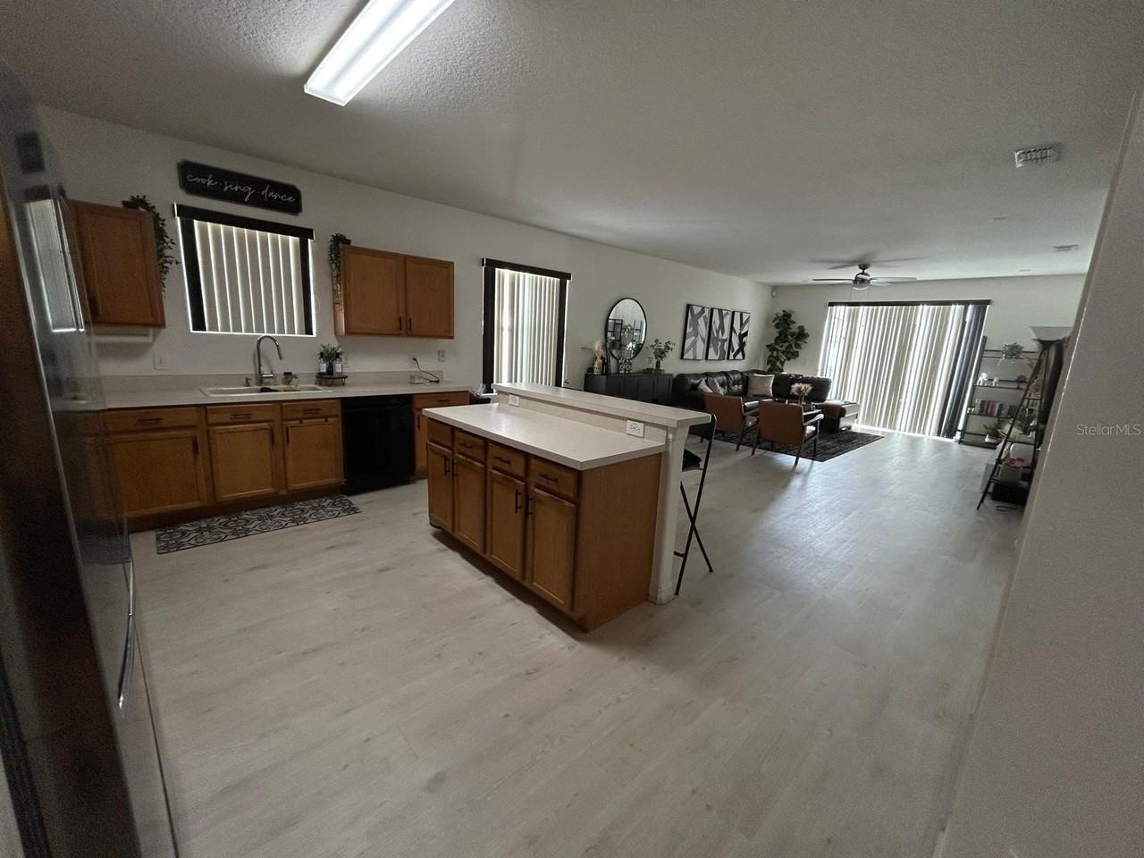 347 Cotswold Cir - Photo 4 of 17