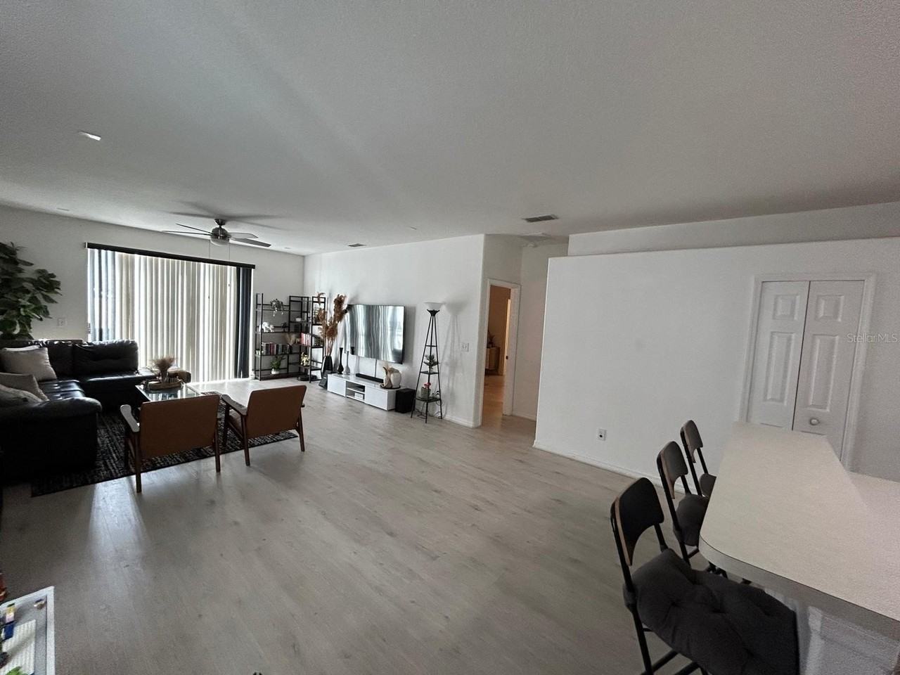 347 Cotswold Cir - Photo 6 of 17