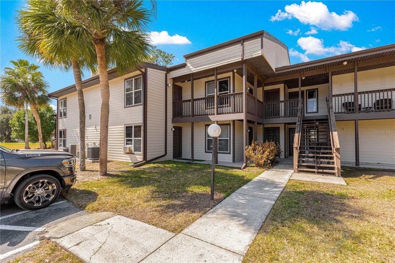 15203 Sandalwood Dr #203 - Photo 2 of 36