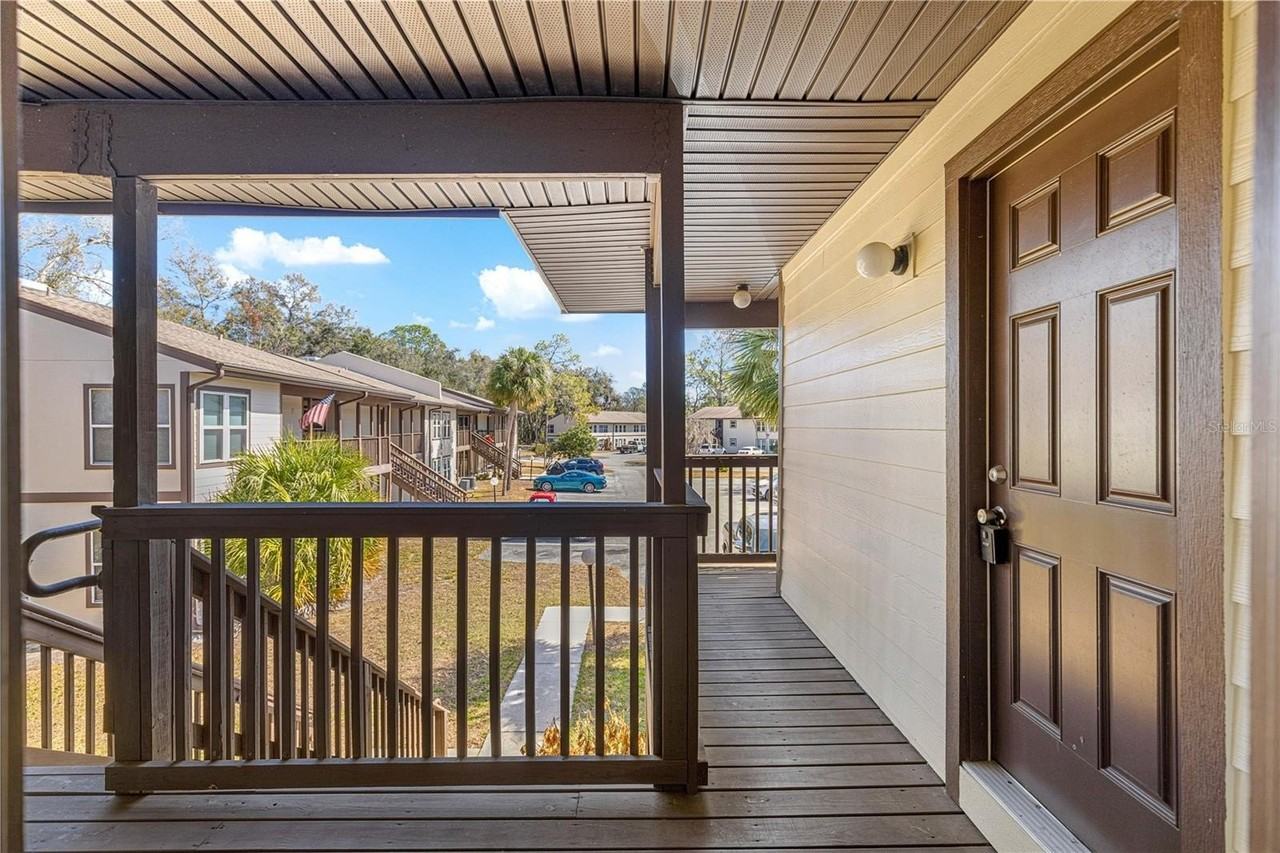 15203 Sandalwood Dr #203 - Photo 5 of 36