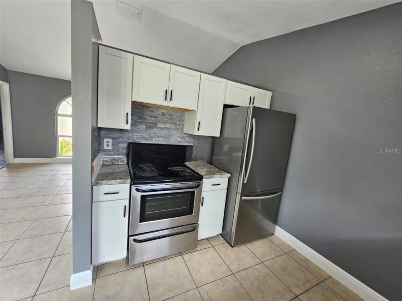 635 Parakeet Ct - Photo 3 of 28