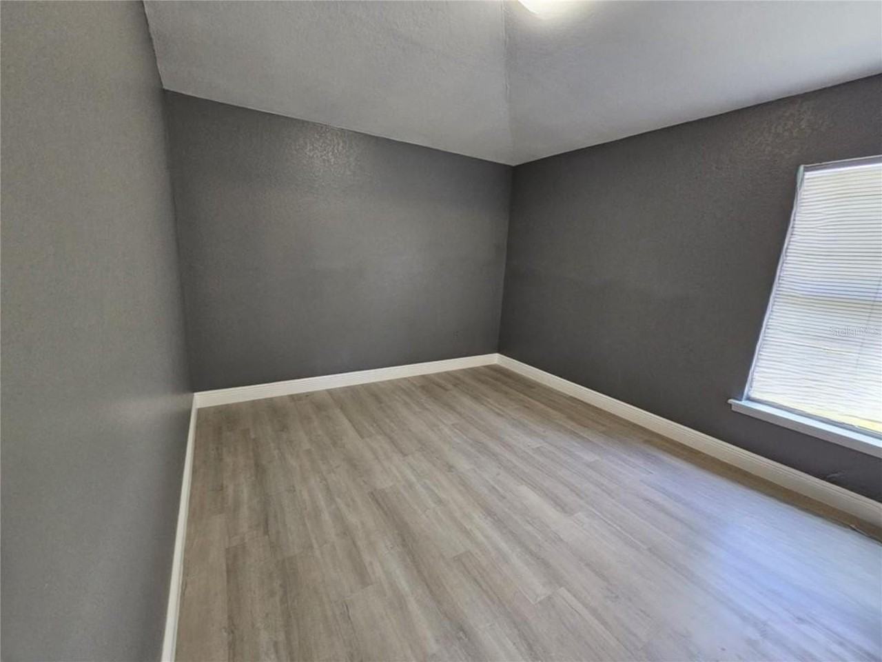 635 Parakeet Ct - Photo 5 of 28