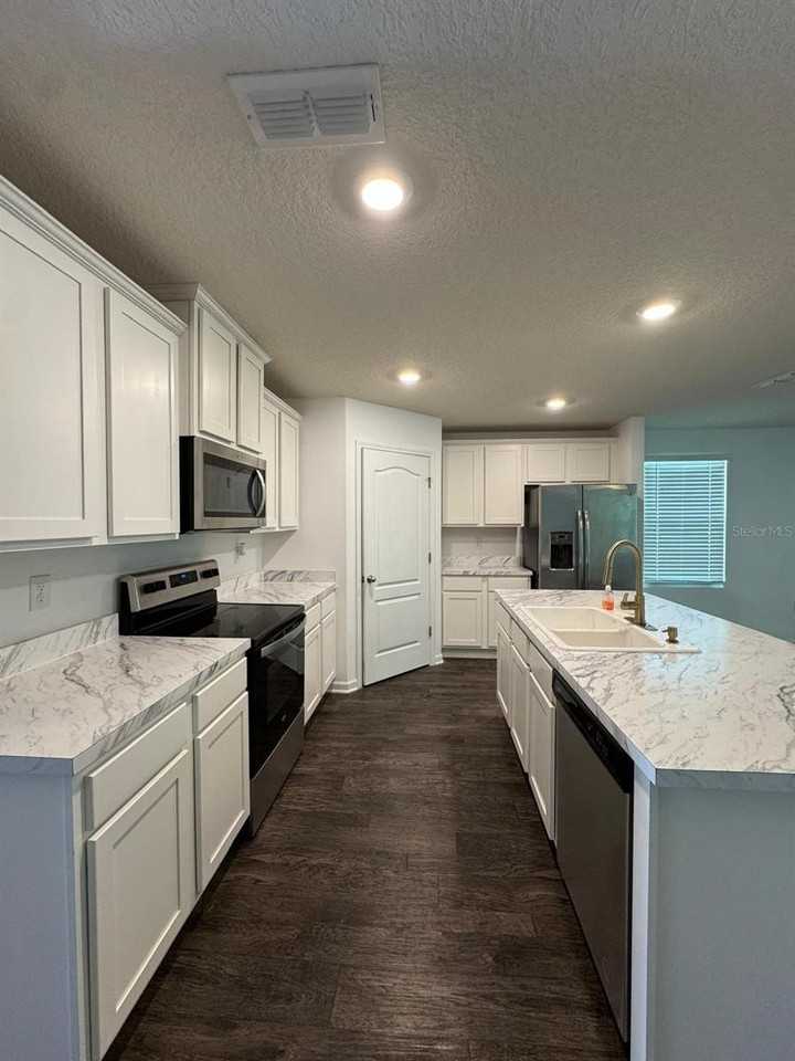 920 Riley Rd - Photo 4 of 17