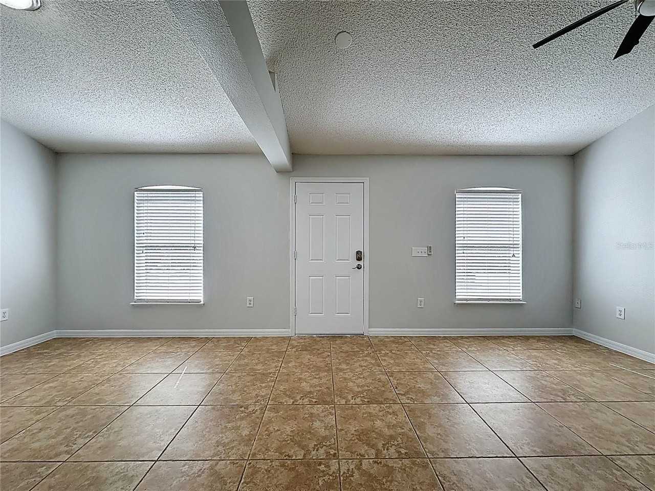 413 Mulberry Ct - Photo 4 of 36