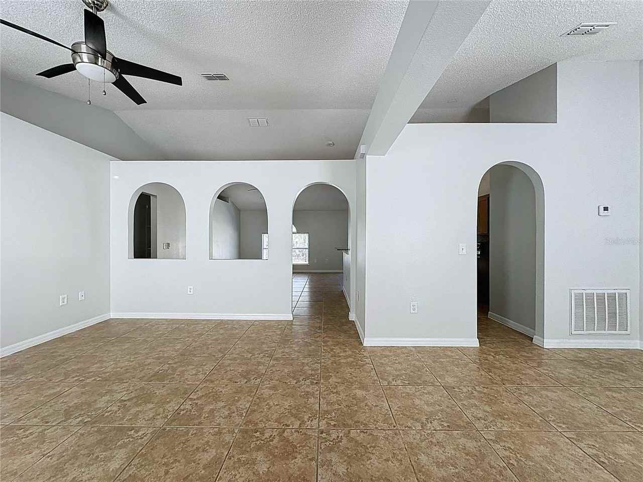 413 Mulberry Ct - Photo 6 of 36