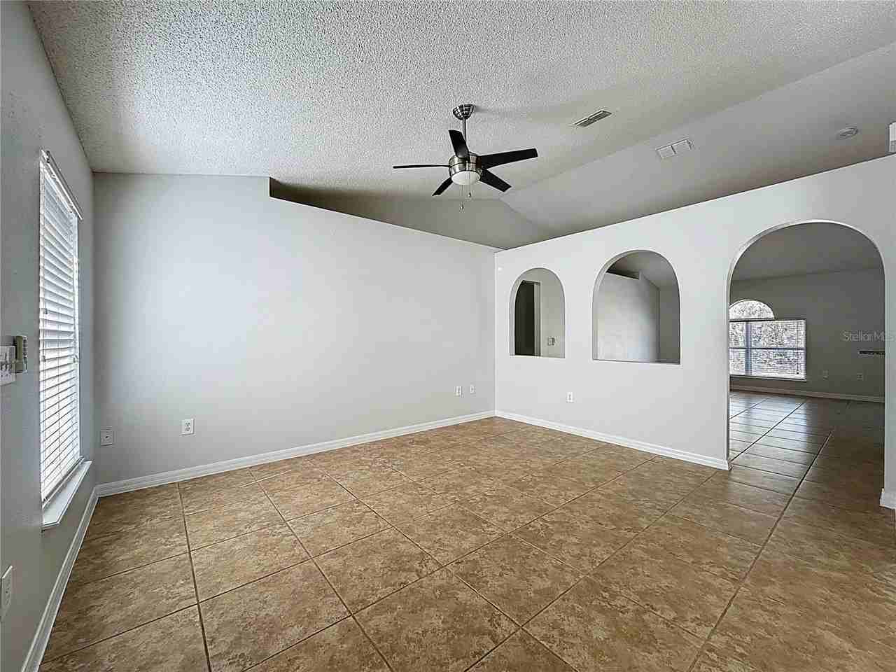 413 Mulberry Ct - Photo 7 of 36