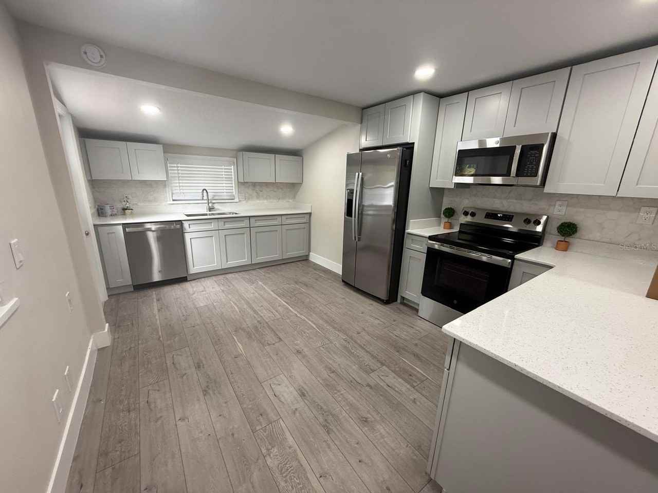 721 Magnolia St - Photo 7 of 13