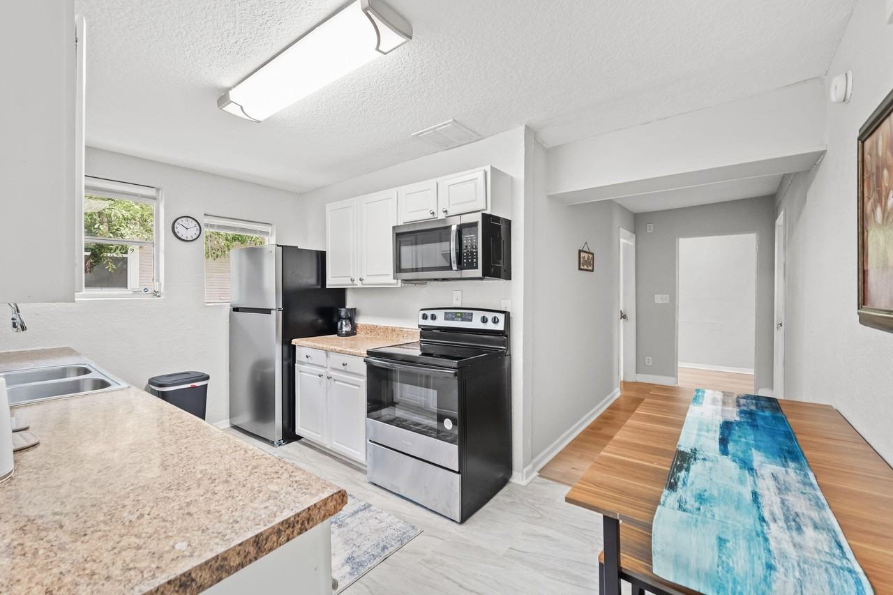 W 28th St - Photo 2 of 20