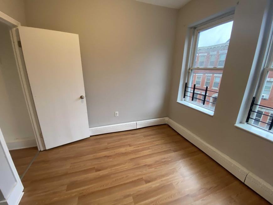 96 Woodledge St - Photo 3 of 8