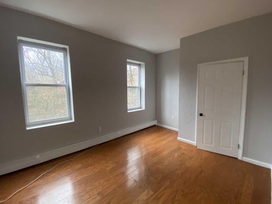 96 Woodledge St - Photo 5 of 8