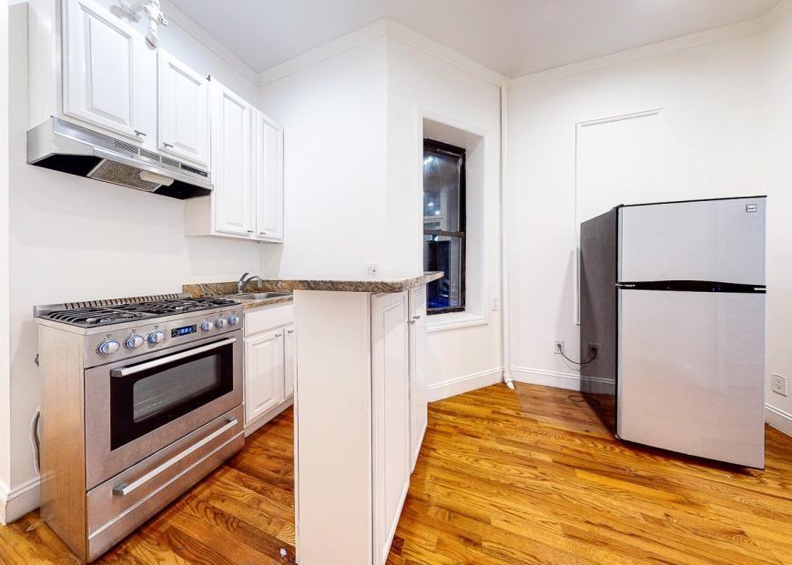 287 W 147th St - Photo 2 of 10