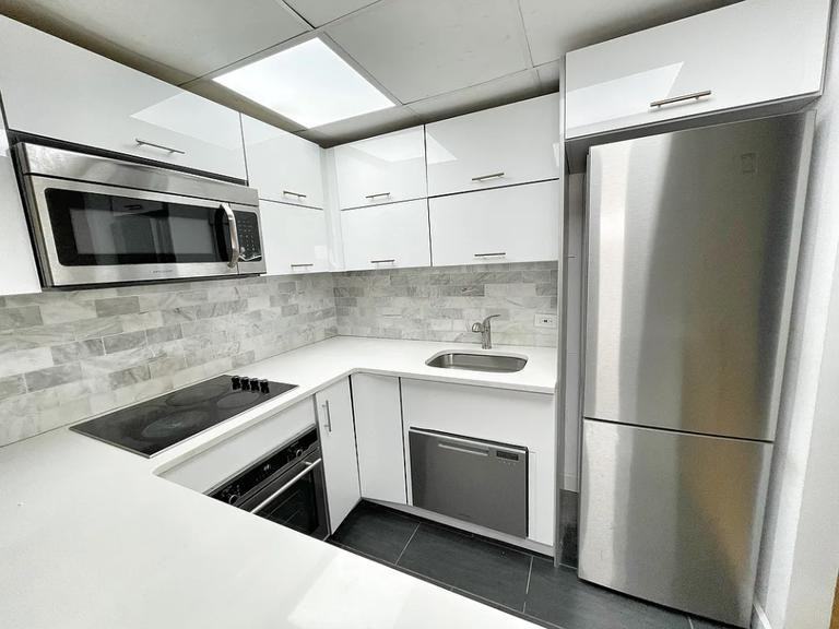 56 Pine St - Photo 4 of 10