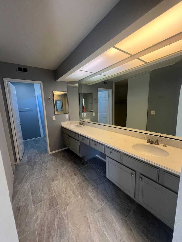 Thornberry Cir - Photo 2 of 17