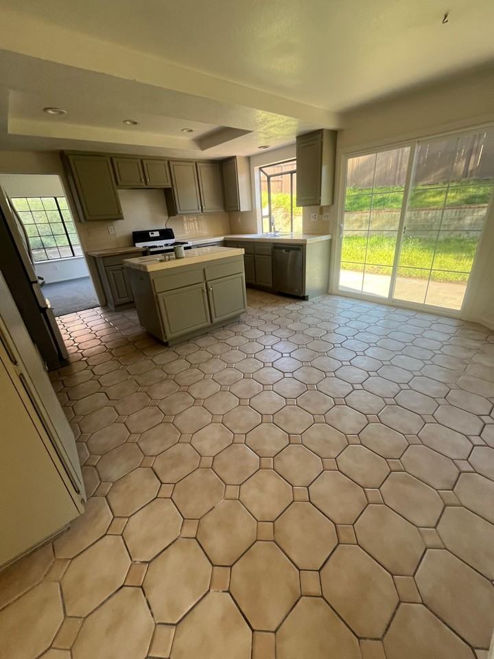 Thornberry Cir - Photo 7 of 17