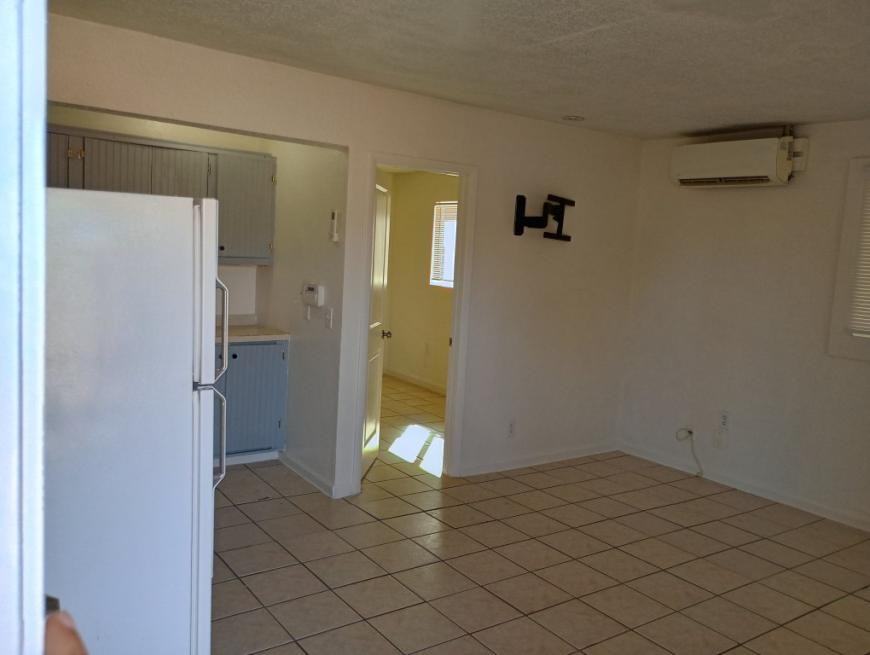 1003 N Jefferson St - Photo 3 of 10