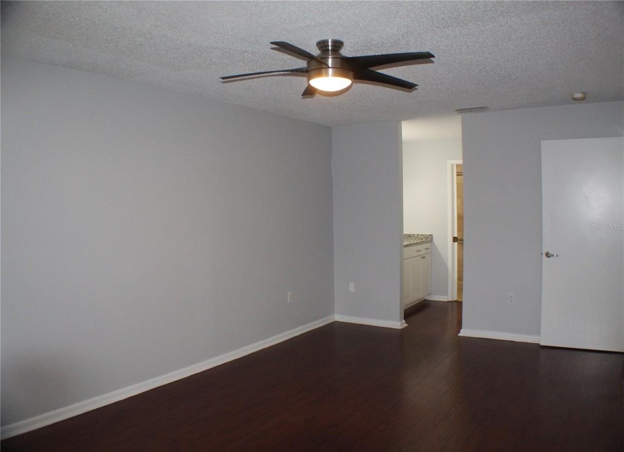 1194 Falcon Dr #14 - Photo 3 of 20