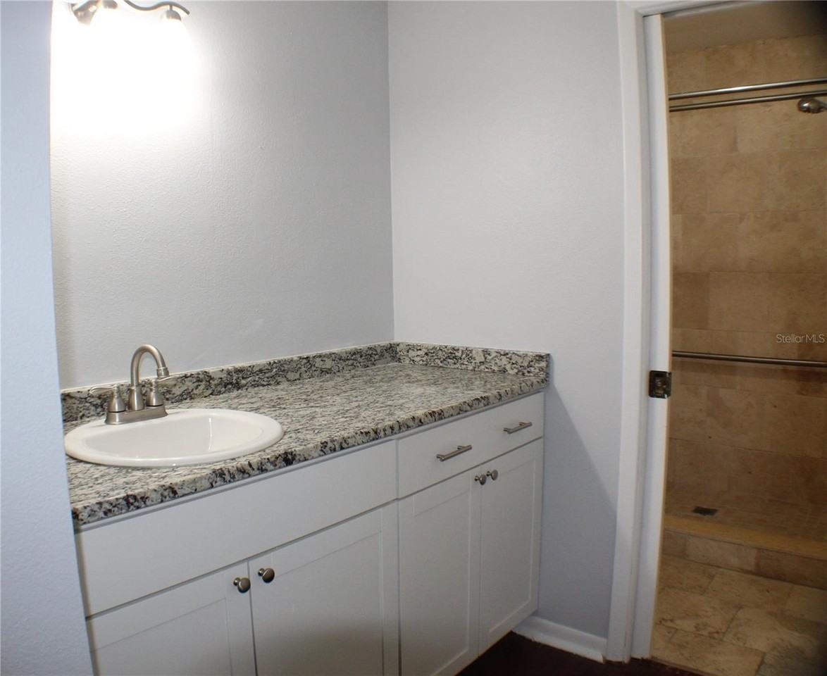 1194 Falcon Dr #14 - Photo 4 of 20