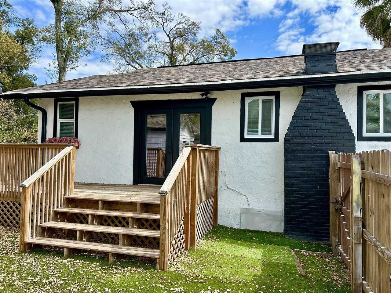 706 E Flora St - Photo 3 of 16