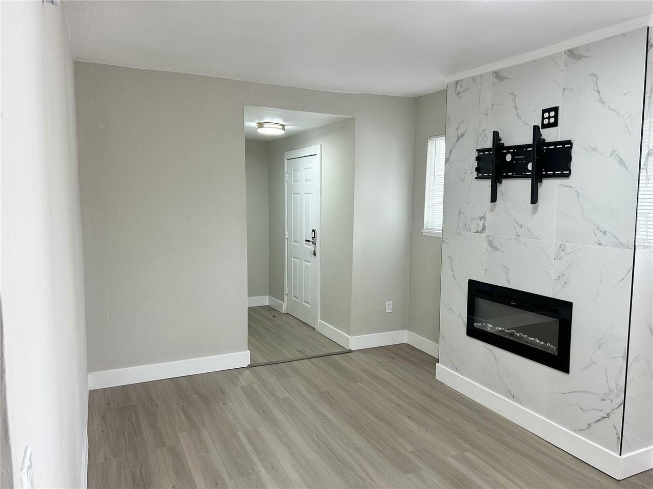 706 E Flora St - Photo 6 of 16