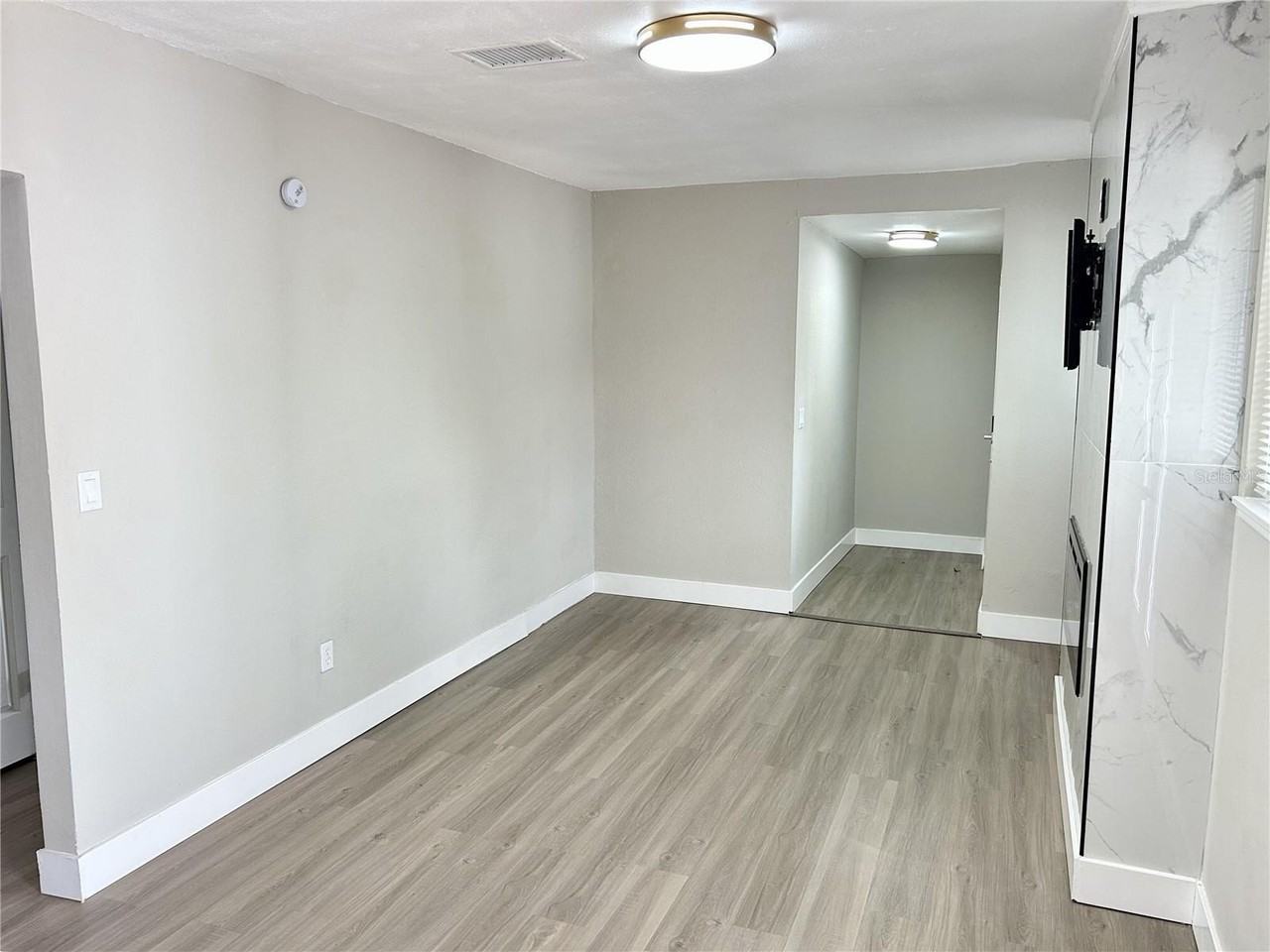 706 E Flora St - Photo 7 of 16