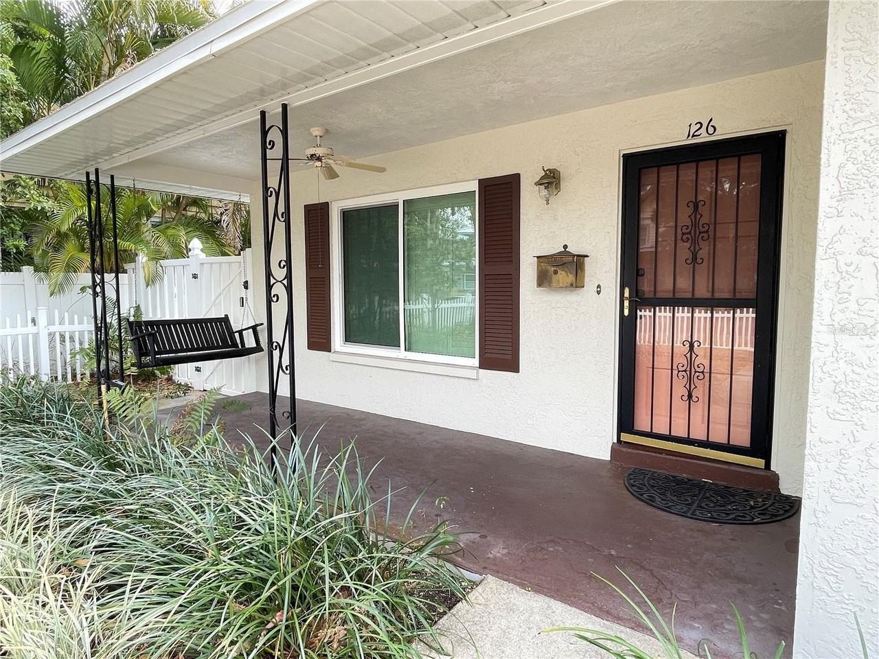 126 18th Ave Ne - Photo 3 of 16