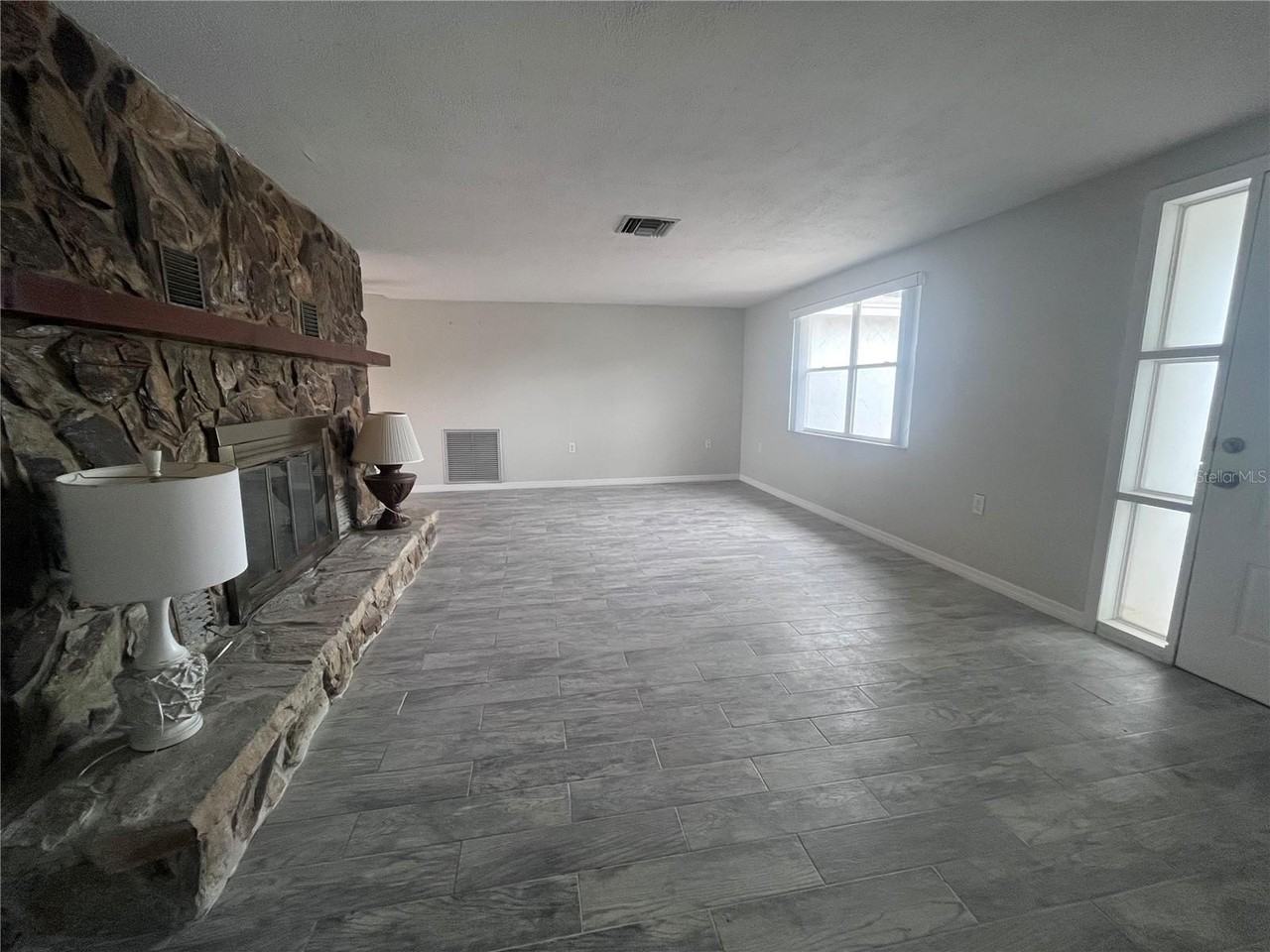 13632 Stacey Dr - Photo 2 of 18